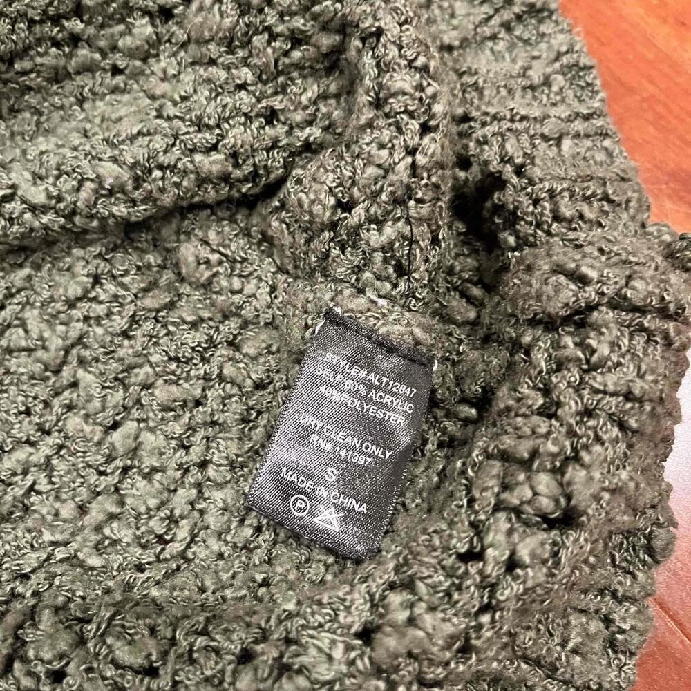 ASTR The Label Olive Green Sweater V Neck Knit Long Sleeve Pullover Size Small - Picture 8 of 8